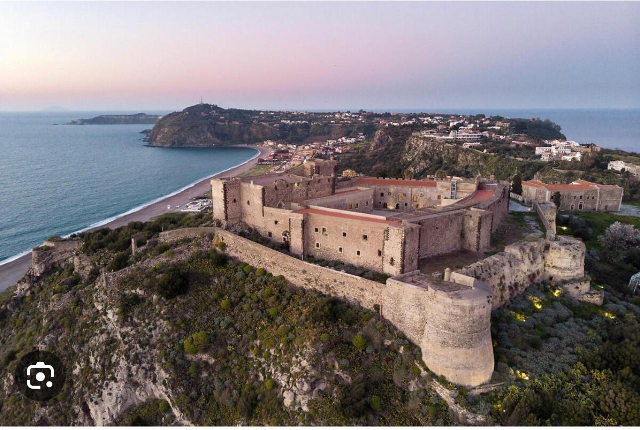 La Casa Di Wioletta Lägenhet Barcellona-Pozzo di Gotto Exteriör bild