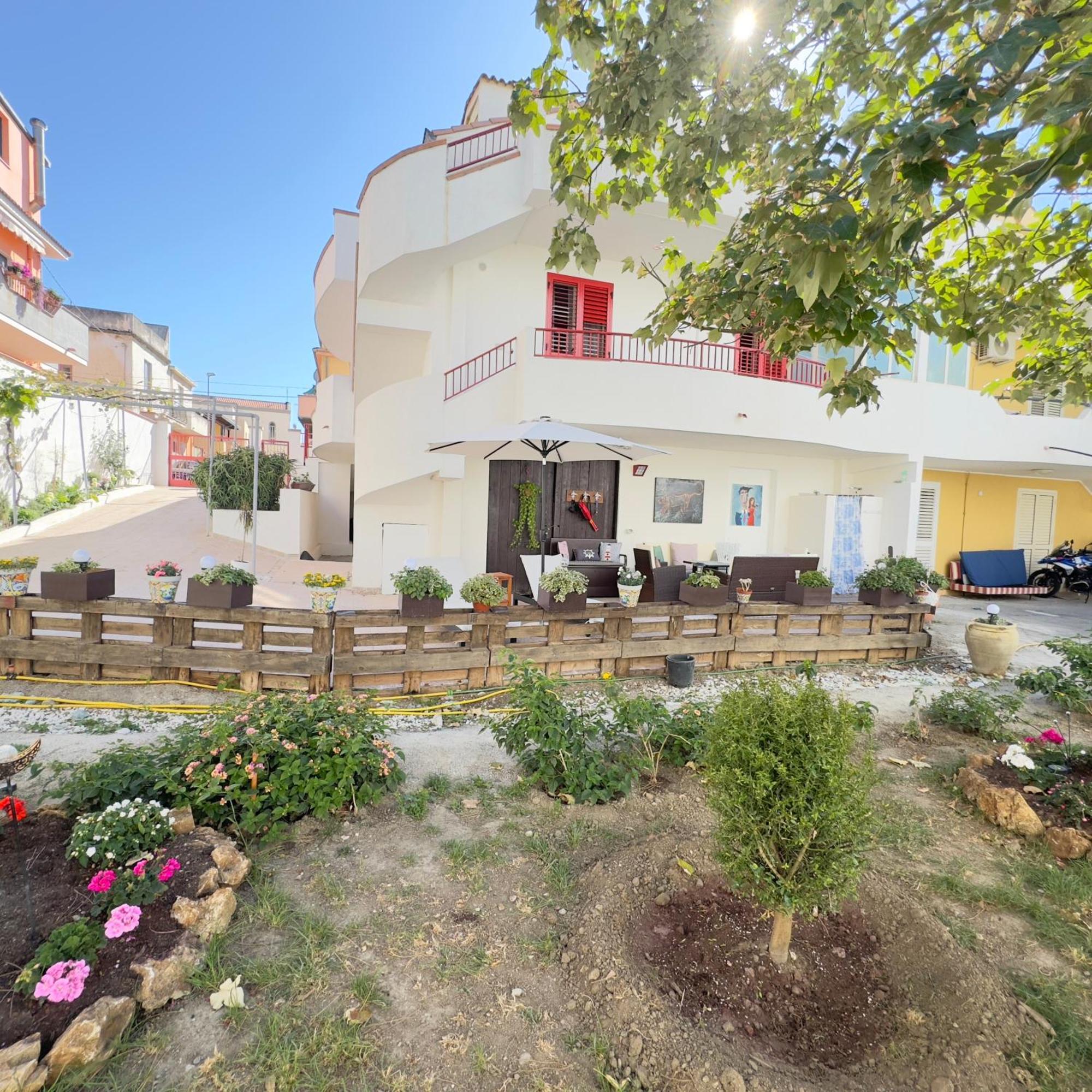 La Casa Di Wioletta Lägenhet Barcellona-Pozzo di Gotto Exteriör bild